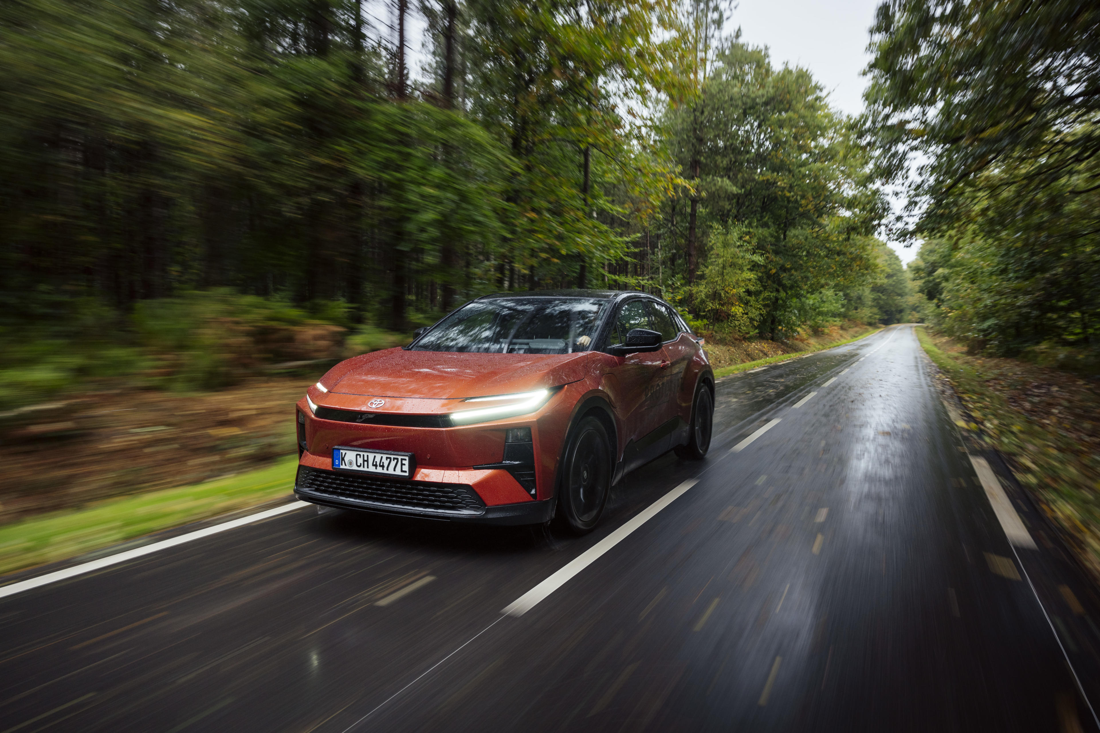 TOYOTA TO EXPAND MULTI-PATHWAY OFFERING IN AUSTRALIA WITH ARRIVAL OF ALL-ELECTRIC C-HR banner