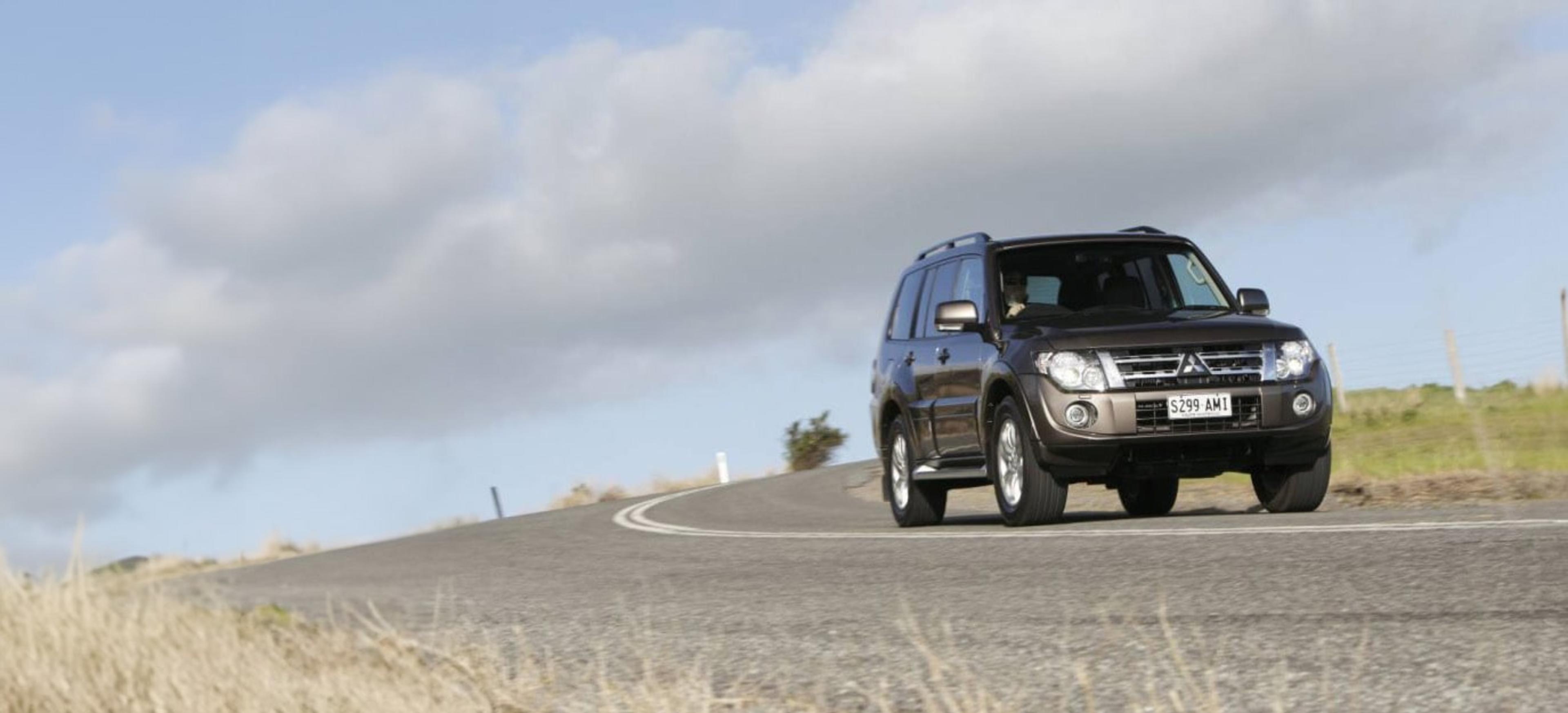 Review: 2013 Mitsubishi Pajero VRX banner