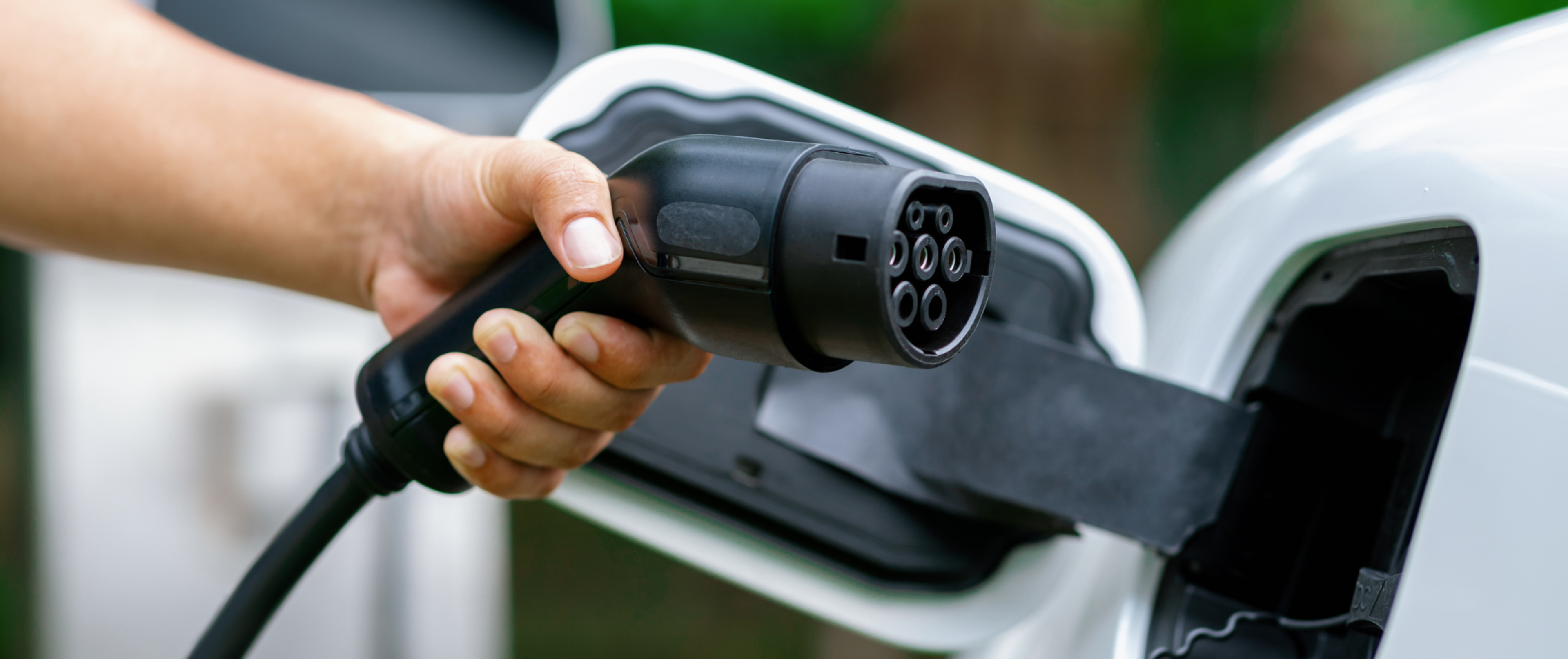 Super Hybrids: The Plug-In Powerhouses banner