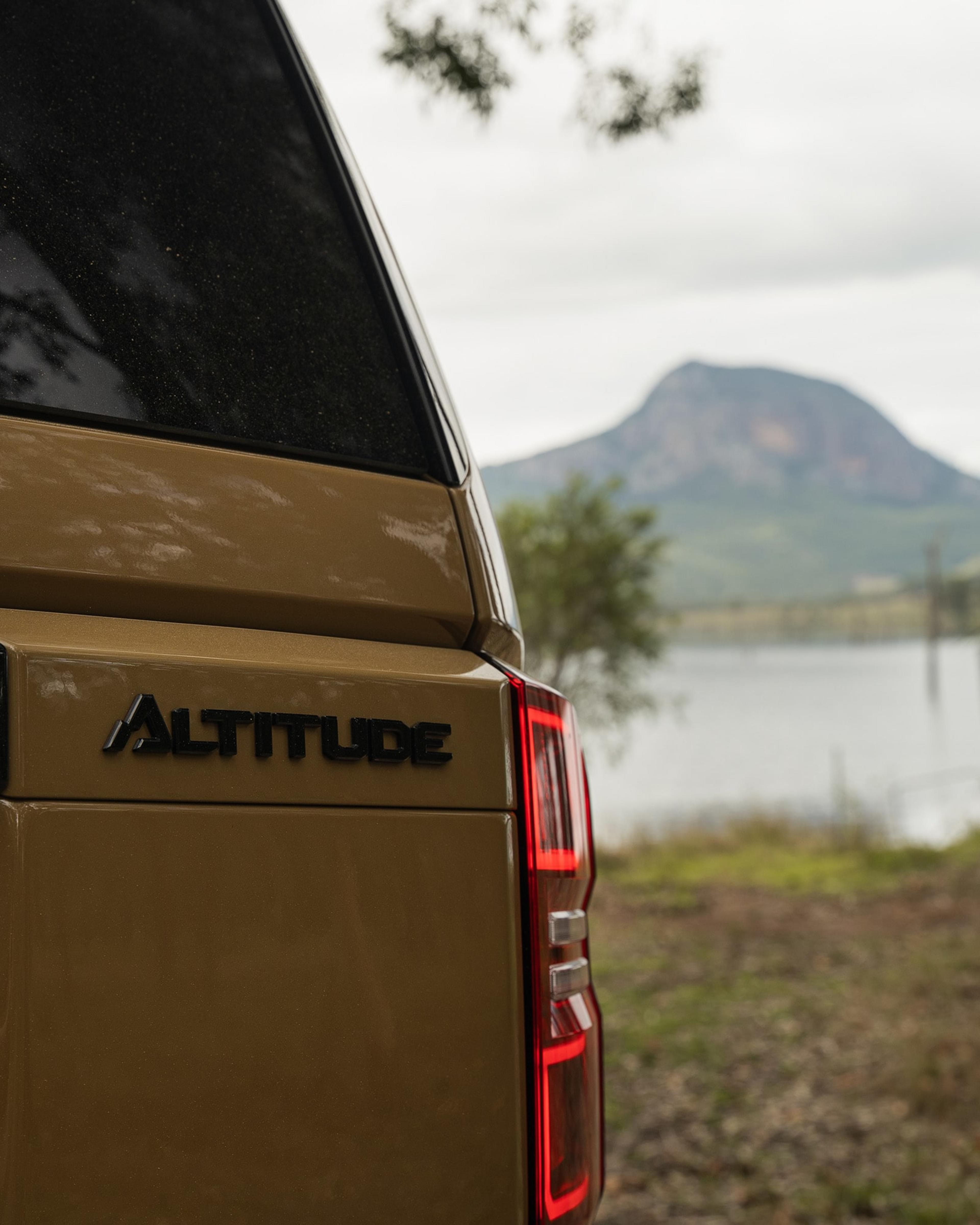 Review: 2024 Toyota LandCruiser Prado Altitude | Motorama