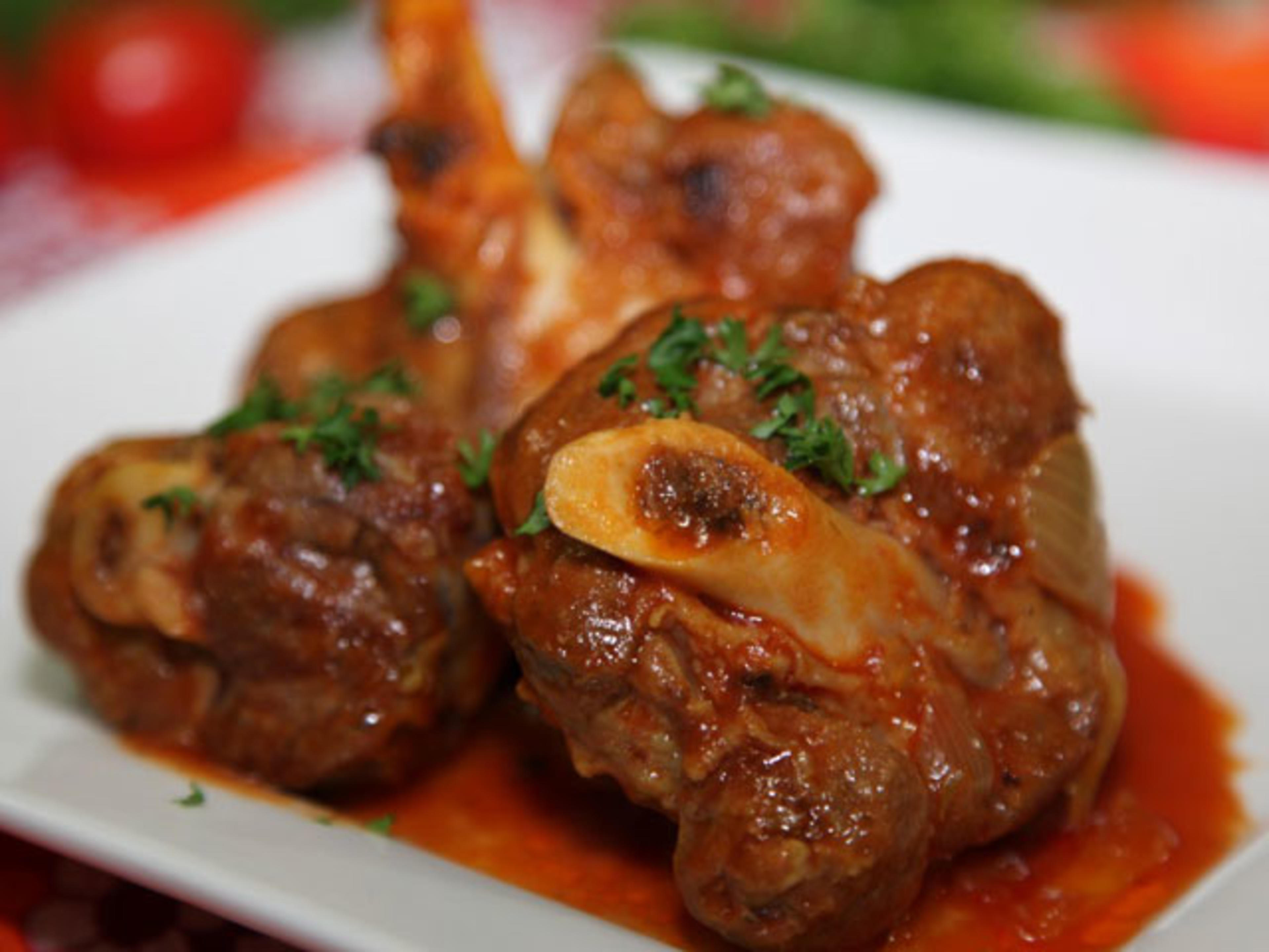 LAMB SHANKS IN RICH TOMATO SAUCE banner