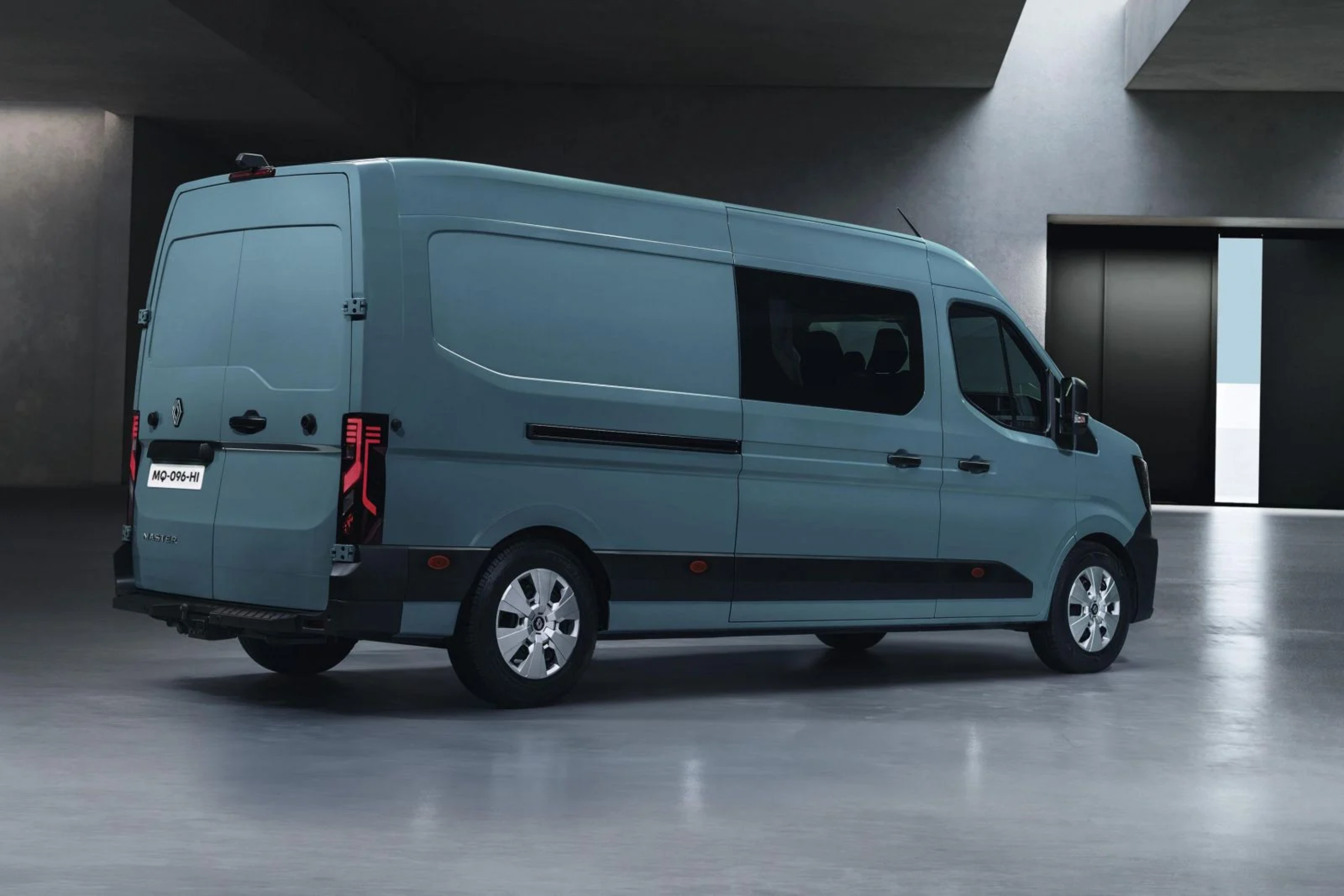 Revolutionizing the Road: Introducing the Fourth-Generation Renault Master banner