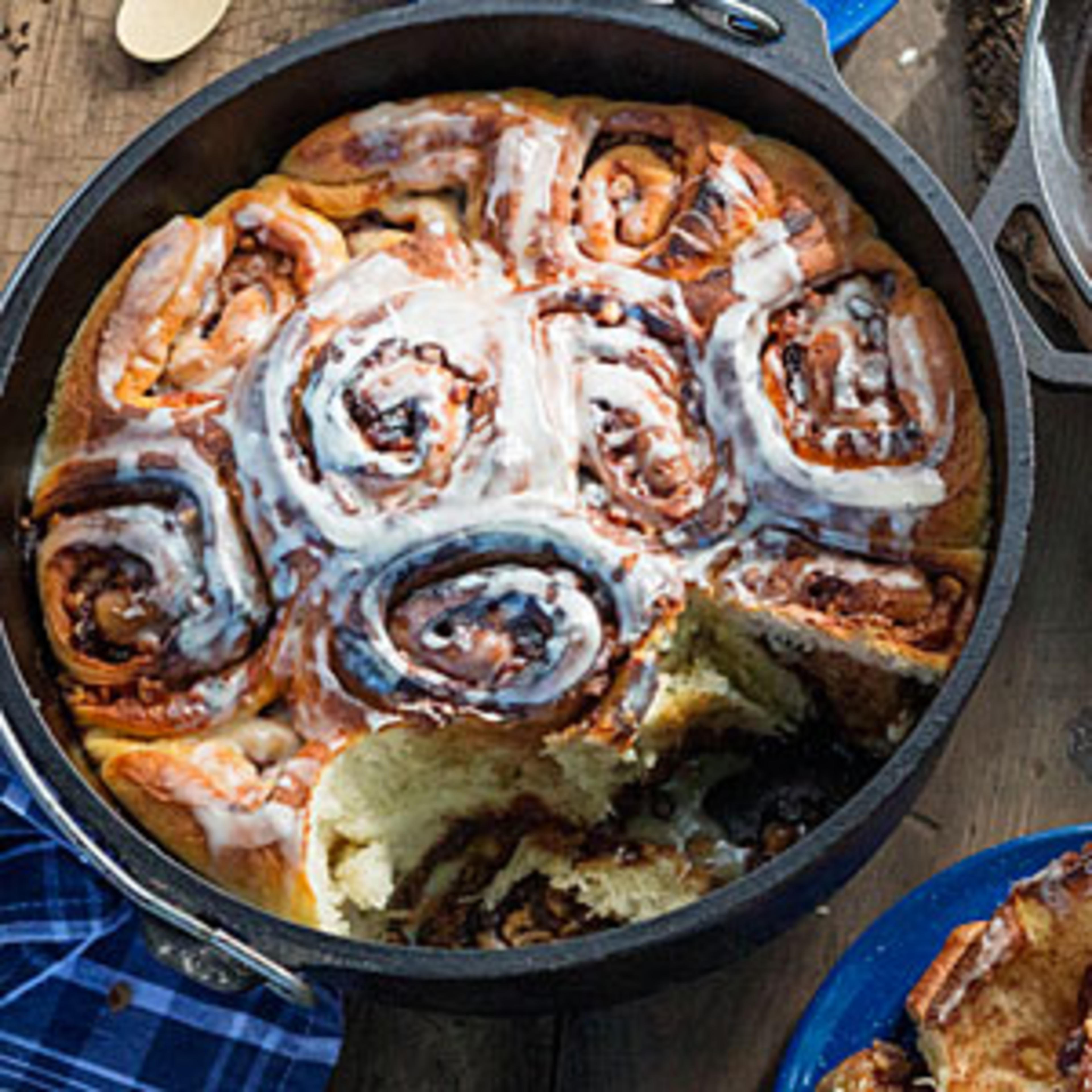 DUTCH OVEN CINNAMON ROLLS banner