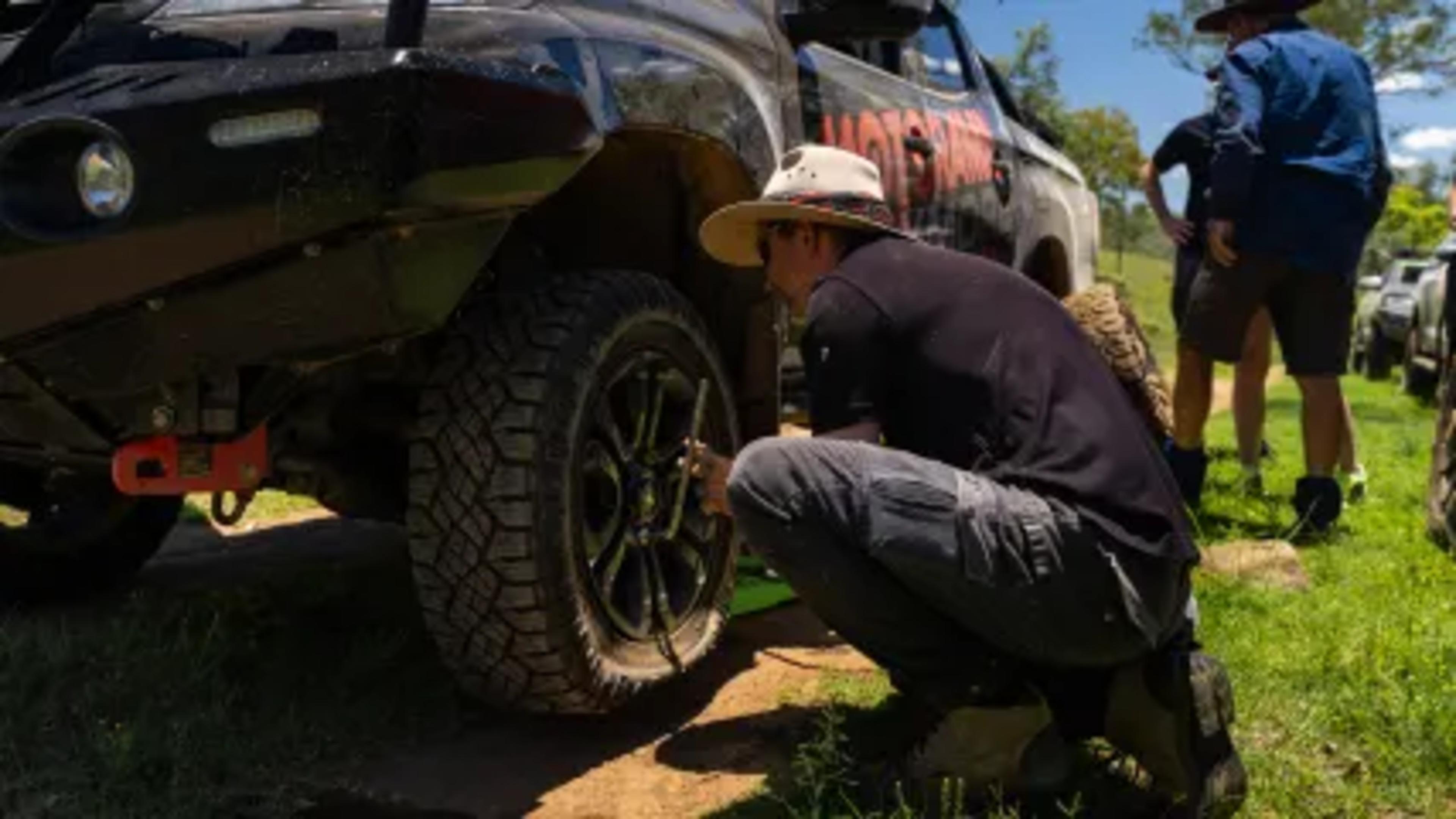 Changing or Repairing a Ute Tyre Motorama