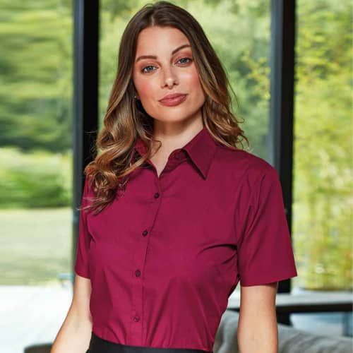 Ladies Short Sleeve Poplin Blouse in Burgundy