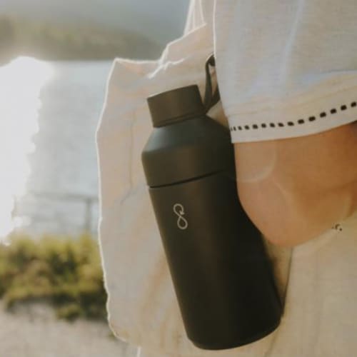 750ml Vacuum Insulated Ocean Bottle lifestyle image