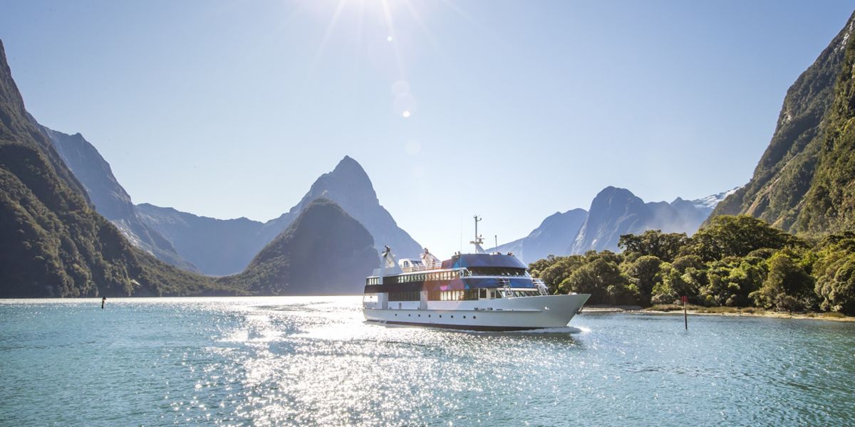 Cruise Milford Sound, hike Routeburn Track