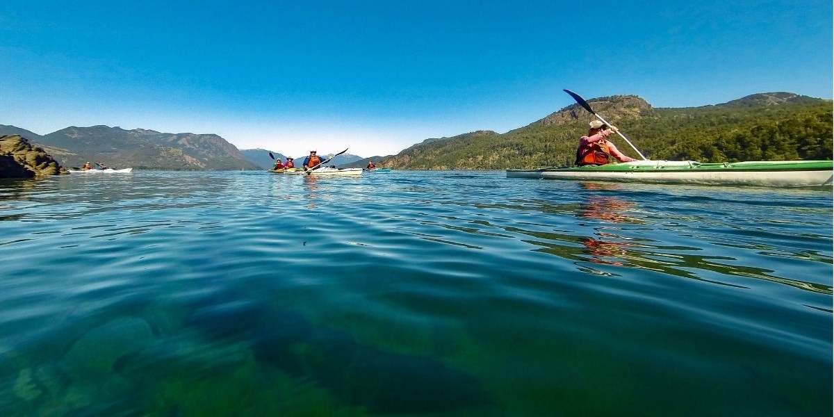 Journey through "Ruta de los Siete Lagos", kayak Lake Machonico