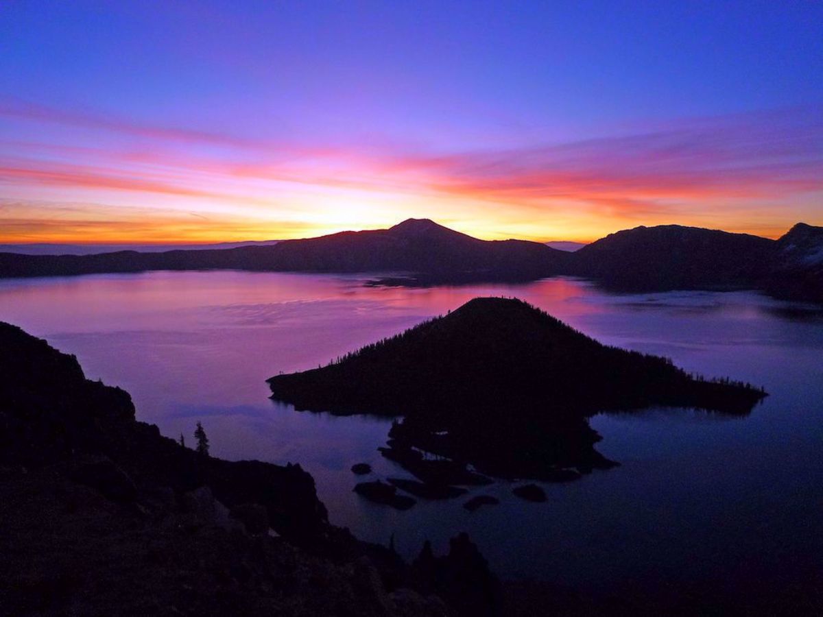 Crater Lake & Scenic Bikeways Bike Tour Dramatic colors on crater lake