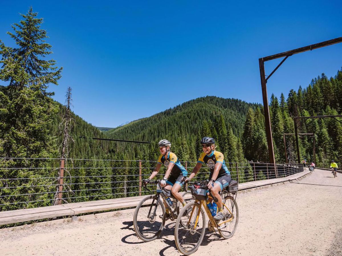 Idaho Trails Bike Tour friends biking