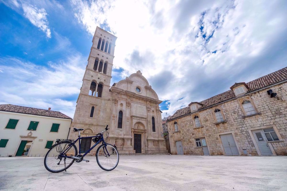 E-bike Cruise Croatia Bike in the town of Hvar
