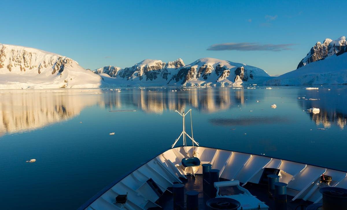 Echoes of the Deep - Whale Voyage aboard St Helena