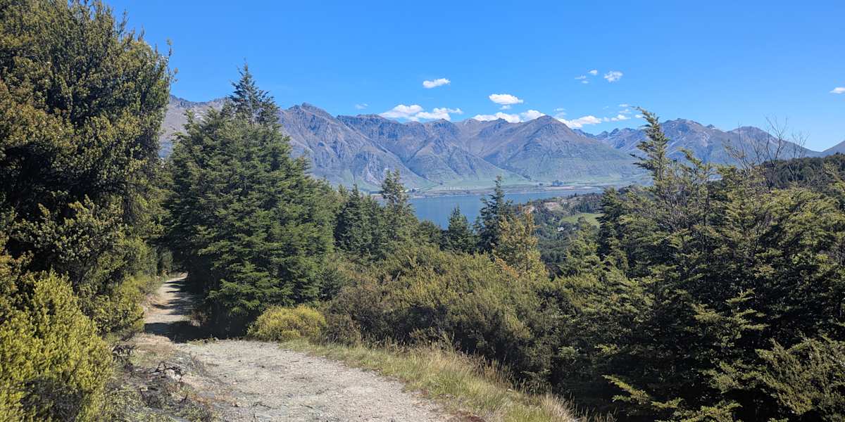 Hike Mount Crichton, arrive in Kinloch