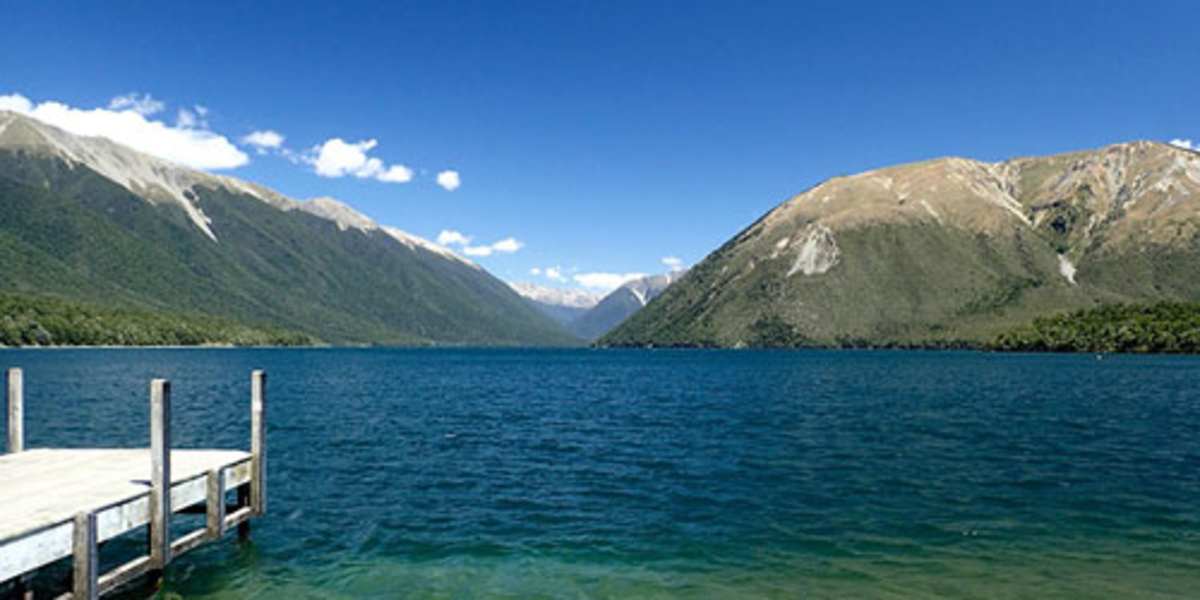 Start of multi-day options: Hike beside Lake Rotoiti in Nelson Lakes National Park
