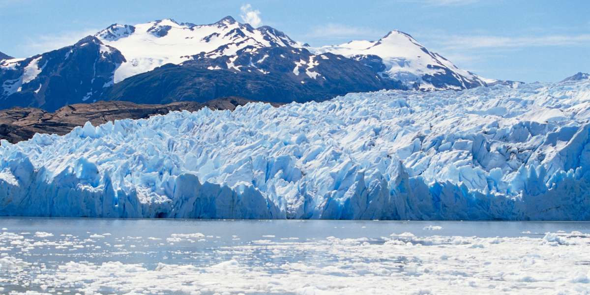 Hike to Grey Glacier Lookout, scenic cruise across Lake Grey