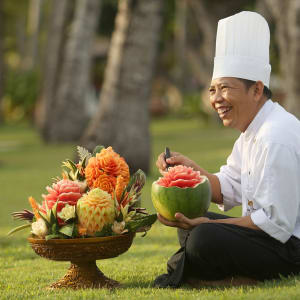 Nusa Dua Beach Hotel & Spa-Handwritten Collection in Südbali:  Fruit carving