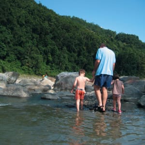 Glenburn Tea Estate à Darjeeling:  Paddling in the River