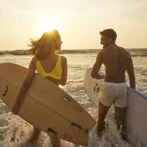 Cinnamon Bentota Beach:  Surfing