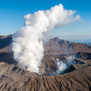 Kyushu – L'île ardente du Japon de Kagoshima: Aerial View of Mount Aso