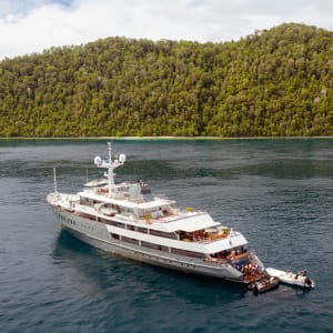 Raja Ampat avec style – Croisière à travers le paradis insulaire préservé de Sorong: Aqua Blu