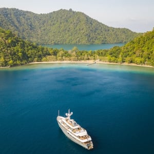 Raja Ampat mit Stil – Kreuzfahrt durch das unberührte Inselparadies ab Sorong: Aqua Blu