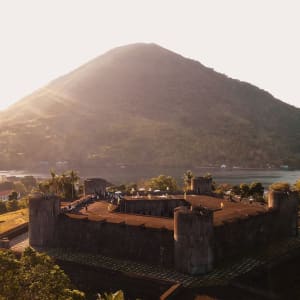 Traumhafte Kreuzfahrt ins Herz der Molukken ab Ambon: Aqua Blu | Banda Neira | Fort Belgica