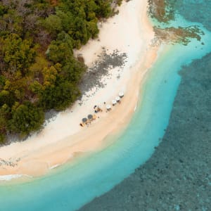 Traumhafte Kreuzfahrt ins Herz der Molukken ab Ambon: Aqua Blu | Beach Sundowner