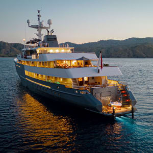 Kreuzfahrt ins Reich der Drachen (Flores - Bali) ab Labuan Bajo: Aqua Blu | Romantic Dinner