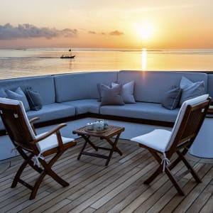 Kreuzfahrt ins Reich der Drachen (Flores - Bali) ab Labuan Bajo: Aqua Blu | Sun Deck