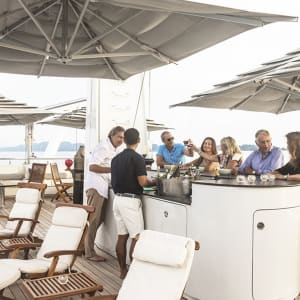 Kreuzfahrt ins Reich der Drachen (Flores - Bali) ab Labuan Bajo: Aqua Blu | Sun Deck
