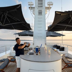 Kreuzfahrt ins Reich der Drachen (Flores - Bali) ab Labuan Bajo: Aqua Blu | Sundowner at Sun Deck