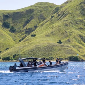 Kreuzfahrt ins Reich der Drachen (Flores - Bali) ab Labuan Bajo: Aqua Blu | Tender boat tour