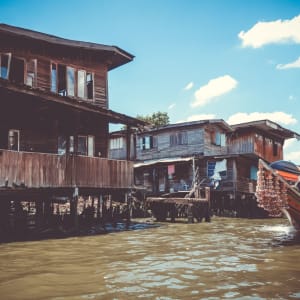 Bangkok à l'écart de l'agitation: Bangkok - traditional old houses on Khlong