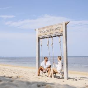 Nusa Dua Beach Hotel & Spa-Handwritten Collection in Südbali:  Beach Swing