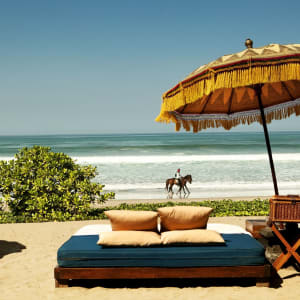 The Oberoi Beach Resort, Bali in Südbali:  Day bed by the beach