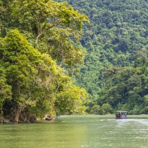 Nord Vietnam sauvage de Hanoi: Boat at Ba Be National Park