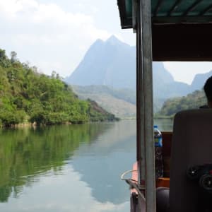 Les beautés naturelles du nord du Laos avec Trekking de Luang Prabang: Boat trip with stunning view to Nong Khiaw