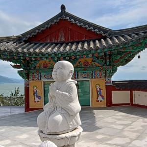 Mietwagen Rundreise «Südliches Korea» ab Seoul: Buddhist temple in front of the sea
