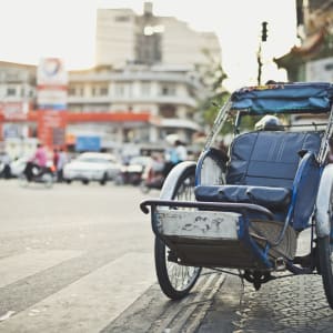 Das Weltwunder Angkor aktiv erleben ab Siem Reap: Cambodia - A cyclo parked on the side street