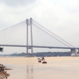 Stadttour Kolkata: CCU Bridge over Hooghly River