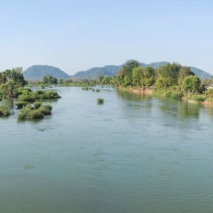 Liebliches Süd-Laos ab Pakse: Champasak: Mekong river flows in the middle of Don Khong and Don Det islands