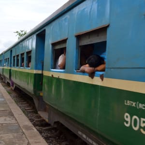 Im Pendlerzug durch Yangon: Circular Train Yangon