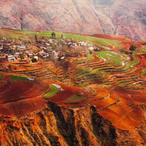 Magische Landschaften & lebendige Traditionen ab Guiyang: Dongchuan Red Land