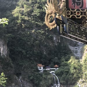 La côte orientale sauvage de Taïwan de Taipei: Eternal Spring Shrine