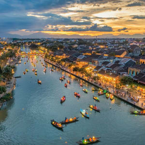 Zentralvietnam genussvoll erleben ab Hue: exterior: beach: Hoi An ancient town after sunset