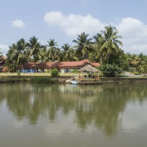 Mercure Goa Devaaya Retreat:  by the river