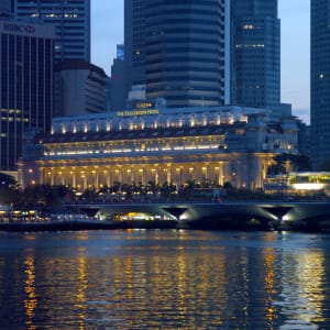 The Fullerton à Singapour:  Exterior by night 