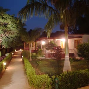 Tiger's Den Resort à Bandhavgarh:  Garden