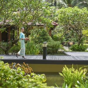 Dusit Thani Laguna Phuket:  Walkway