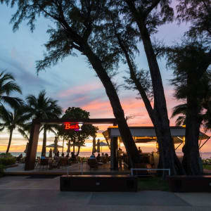 Katathani Phuket Beach Resort:  Beach Club Bar